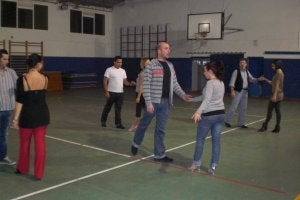 El IES Menéndez Tolosa acoge los entrenamientos del nuevo club de baile deportivo