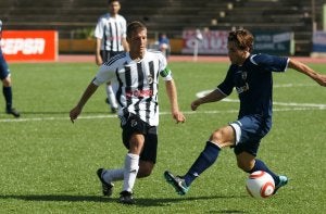 El capitán de la Balona, Ismael Chico, en el partido de ida en el estadio Municipal, en el que el Pozoblanco ganó por 2-3. ::
SUR