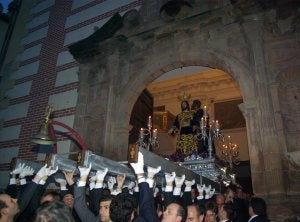 Gitanos y Rocío justifican las velas rizadas en que las llevaron hace años