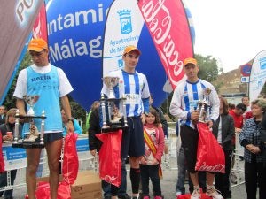 Los tres primeros clasificados de la categoría masculina, Hliouat, Pérez y Almagro. ::
PEÑA EL BASTÓN