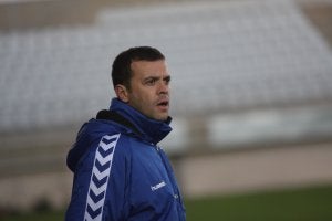 Diego Pérez 'Yiyi' se estrenará hoy como nuevo técnico de la Unión Deportiva Los Barrios. ::
SUR