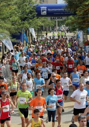 Participantes ayer en la carrera. ::
ÁLVARO CABRERA