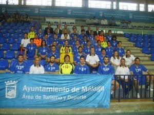 Jugadores de los equipos de Primera Nacional y Provincial con técnicos y directivos. ::
SUR