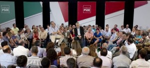 Griñán aconseja a los alcaldes del PSOE escuchar al 15-M porque «alguna razón deben tener»