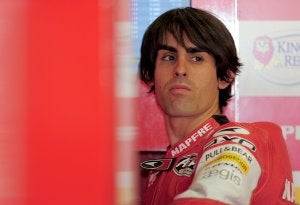 Julián Simón. Le operó la tibia y el peroné. A las dos semanas, subió a la moto.