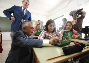 Griñan advierte de que el PP prefiere la enseñanza privada