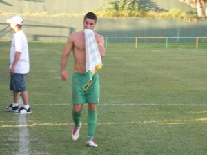 Juan Llaves intentará seguir manteniendo su racha goleadora este domingo frente a Edu Villegas, ex guardameta de La Unión. ::
SUR