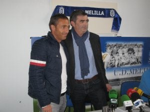 Óscar Cano renueva con la UD Melilla por una temporada