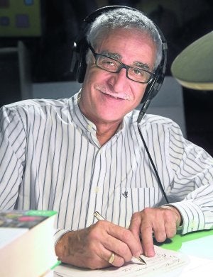 Cardenal, en su lugar de trabajo en los estudios de TVE. ::  TVE