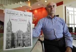 Diego Estrada ha plasmado en un libro sus propuestas para terminar la Catedral. :: Salvador Salas