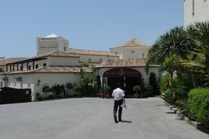 Inversores extranjeros se interesan por una decena de hoteles emblemáticos de la Costa