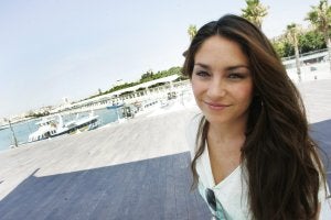 Celia Flores, que el domingo presenta su nuevo disco, posa en el Muelle 1. ::                             JAIME GALLARDO