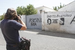 Pintadas en la finca cordobesa de las Quemadillas, propiedad de los padres de José Bretón. ::                             SALAS / EFE