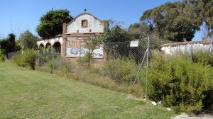 Una casa abandonada se convierte en un foco de inseguridad para Teatinos
