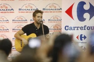 Pablo Alborán cantó 'Tanto' con un coro de miles de voces. ::
ÁLVARO CABRERA