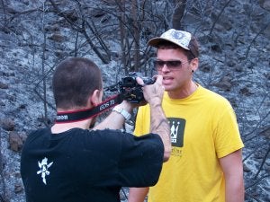 El artista J. Koffy, en el rodaje. ::                             REDRUM FILMS