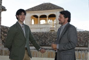 El diestro malagueño, con León Gross, en el Museo Picasso Málaga. ::                             ÁLVARO CABRERA