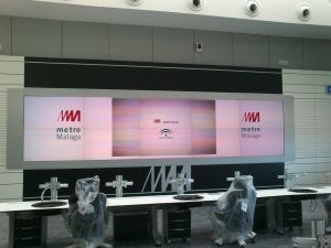 'Videowall' desde la que se gestionará el metro de Málaga. ::
SUR