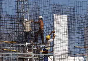 Urbanismo ha detectado que la caída de las peticiones de permisos de obra se ha frenado. ::                             SUR