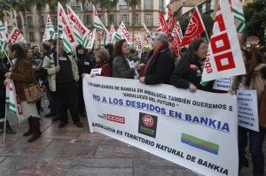 Los participantes en la plaza de la Constitución. :: Salvador Salas