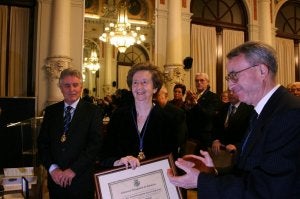 Las academias, ante el abismo