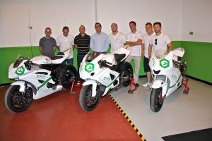 El equipo de EMA, con Amatriaín y Faubel. ::
'MOTOR ANDALUZ'