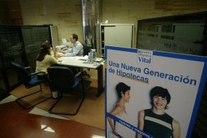 La sentencia considera que la cláusula suelo es una imposición y sólo beneficia a una de las partes. ::
SUR