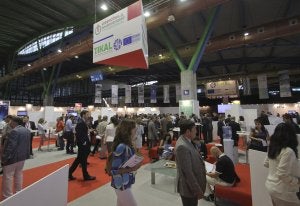Asistentes al foro Greencities sobre sostenibilidad, que arrancó ayer en el Palacio de Ferias de la capital. :: Álvaro Cabrera