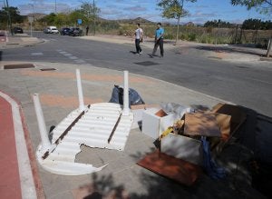 Vecinos de Soliva se plantean devolver los pisos por la llegada de okupas y la falta de mantenimiento