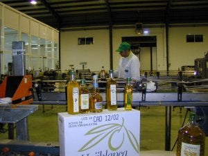 La principal productora de aceite Dcoop ve negocio en las aceiteras no rellenables