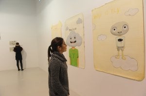 En primer plano, las obras de Javier Calleja incluidas en la exposición. ::
JOSELE/LANZA