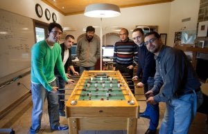 Un futbolín preside la oficina de Google en Málaga. :: Á. C.