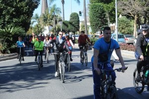 Ciclistas durante la marcha de ayer. ::
JOSELE-LANZA