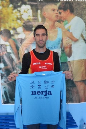 El atleta nerjeño, en la Ciudad Deportiva Enrique López Cuenca. :: E. C.