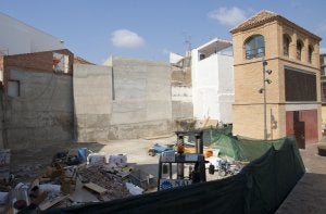Plaza de la Judería.                                          El último fleco pendiente es el solar destinado a una sinagoga y un museo. La Comunidad Israelita reconoce que no puede acometer las obras en estas circunstancias y negocia una cesión temporal al Pimpi para una colaboración cultural. ::                         ÁLVARO CABRERA