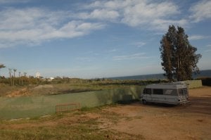 Vista de la parcela sobre la que se acondicionará el helipuerto provisional de Marbella. :: Josele-Lanza