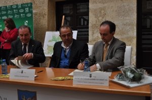 Francisco Delgado, Juan Antonio Reyes y Rafael Rodríguez. ::
A. P.