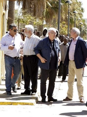 Cayo Lara: «La inmigración sólo acabará cuando se frene el expolio a África»