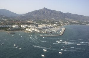 La Sierra Blanca preside el paisaje de Marbella. ::                             JOSELE-LANZA