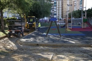 El Ayuntamiento comienza las obras que permitirán vallar el parque Huelin