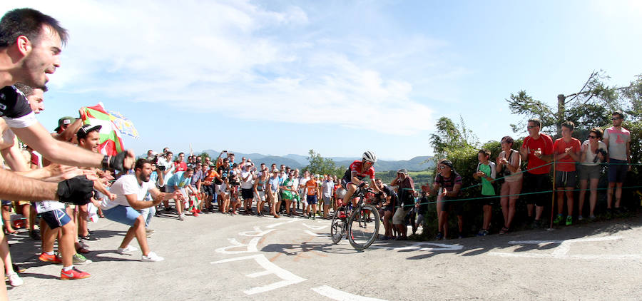 Muchos aficionados han seguido la Clásica para animar a sus ídolos en una de las citas deportivas imprescindibles del verano guipuzcoano