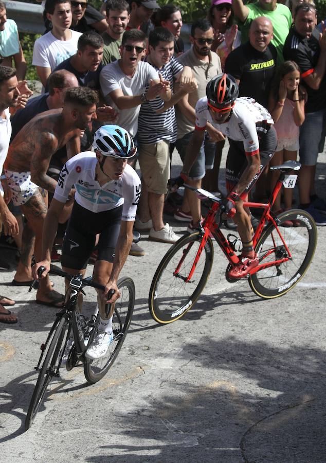 El pelotón ciclista ha animado las carreteras guipuzcoanas durante la Clásica de San Sebastián 2018