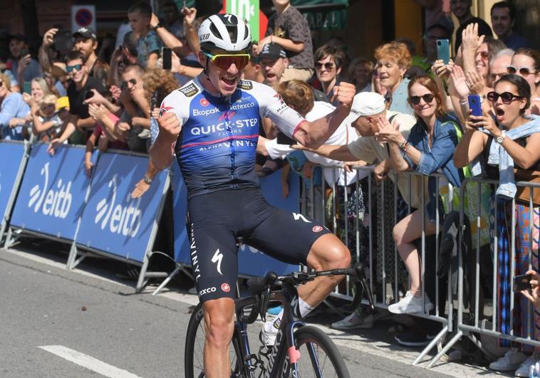 Ciclistas participantes en la Clásica San Sebastián 2023