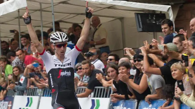 Mollema celebra su victoria 