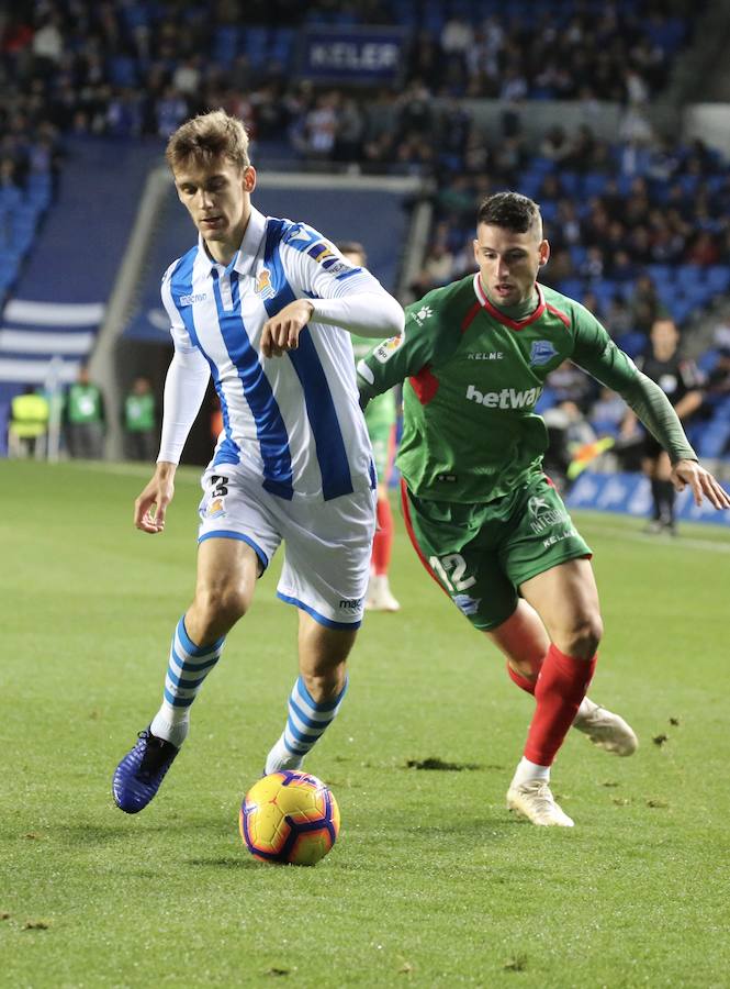 La Real y el Alavés se ven las caras en un partido muy importante para encarar el nuevo año con optimismo.