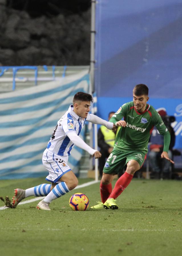 La Real y el Alavés se ven las caras en un partido muy importante para encarar el nuevo año con optimismo.