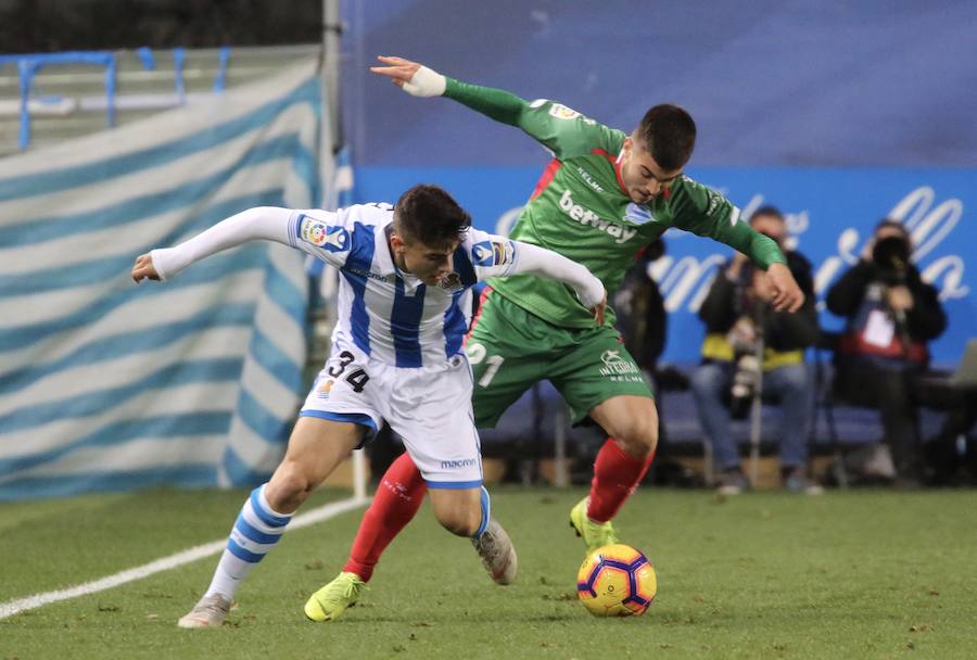 La Real y el Alavés se ven las caras en un partido muy importante para encarar el nuevo año con optimismo.