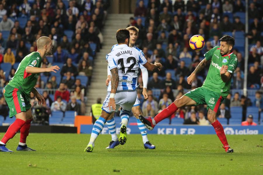 La Real y el Alavés se ven las caras en un partido muy importante para encarar el nuevo año con optimismo.