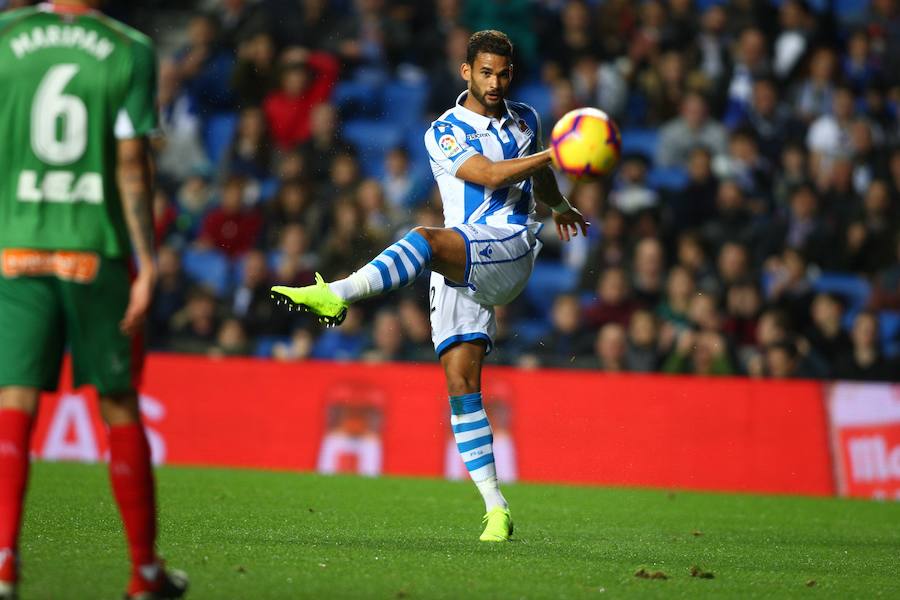 La Real y el Alavés se ven las caras en un partido muy importante para encarar el nuevo año con optimismo.