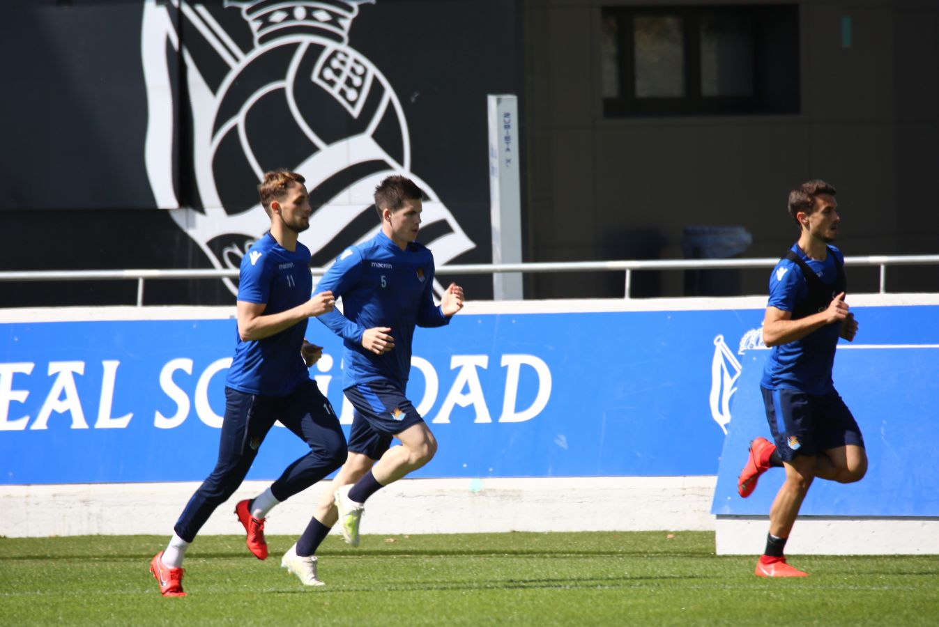 La Real Sociedad ha vuelto a los entrenamientos este lunes tras la victoria ante el Getafe en Anoeta. Illarramendi, Zurutuza y Llorente han entrenado con el grupo.